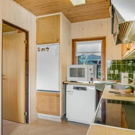 Casa vacanze Lovely In With Kitchen